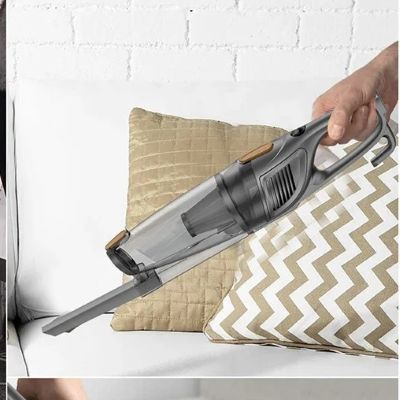 Aspirateur a la main sur fauteuil