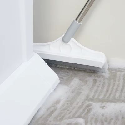 Balai-brosse-blanc-recoins