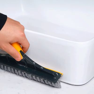 Balai brosse en main