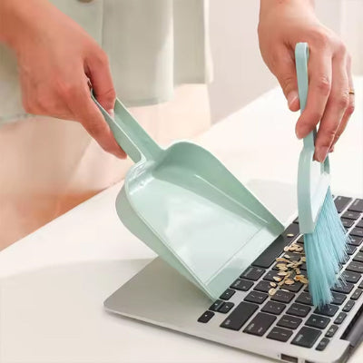 Pelle balayette bleu