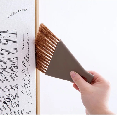 Pelle balayette feuille chant