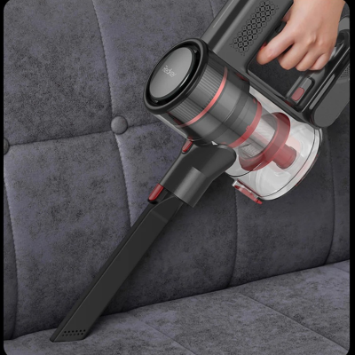 Aspirateur balai sans fil dans fauteuil