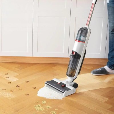 Aspirateur balai sans fil en main