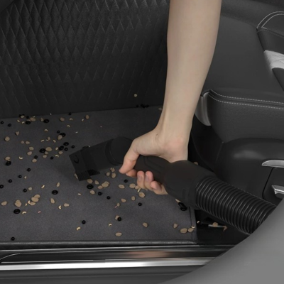 Aspirateur industriel dans voiture