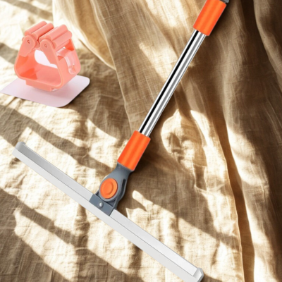 Balai nettoyage sol  sur rideau