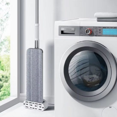 Balai serpillère professionnel rangement proche laveuse