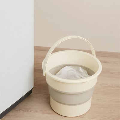 Seau pliable avec linge