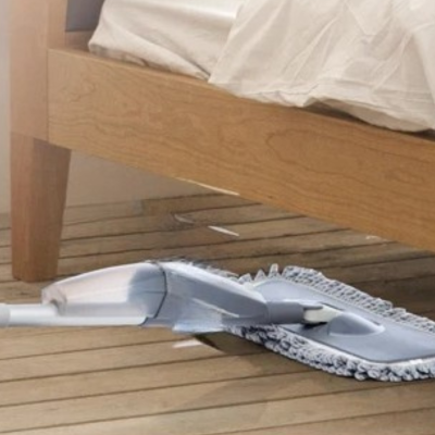 Serpillère sous lit