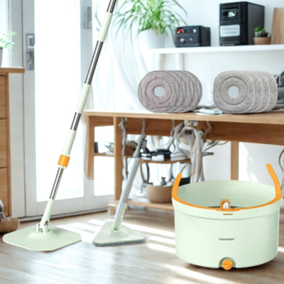 Serpillière et eau sur ensemble4