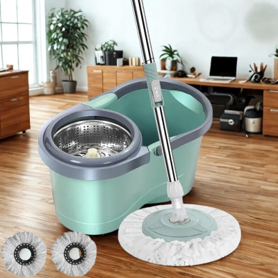 Serpillière et seau vert