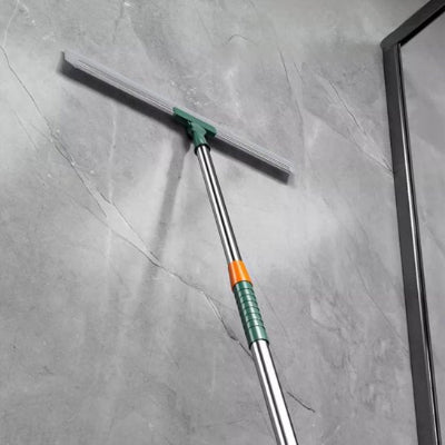 balai nettoyage sol sur mur