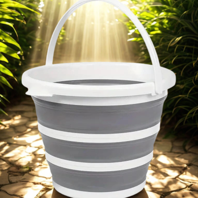 seau pliable dans jardin